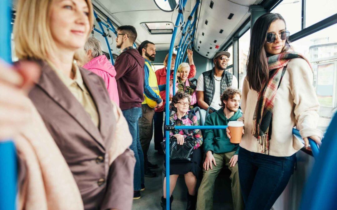 6 Cosas que puedes hacer al viajar en transporte público