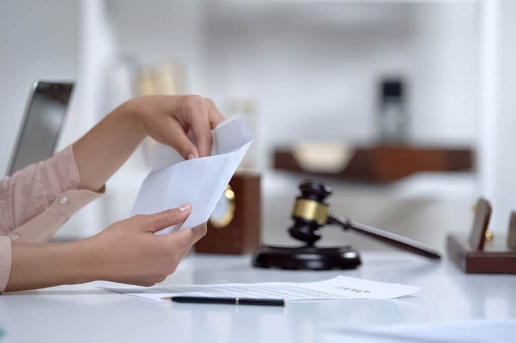 Presenta una demanda judicial si es necesario - cobertura de un seguro