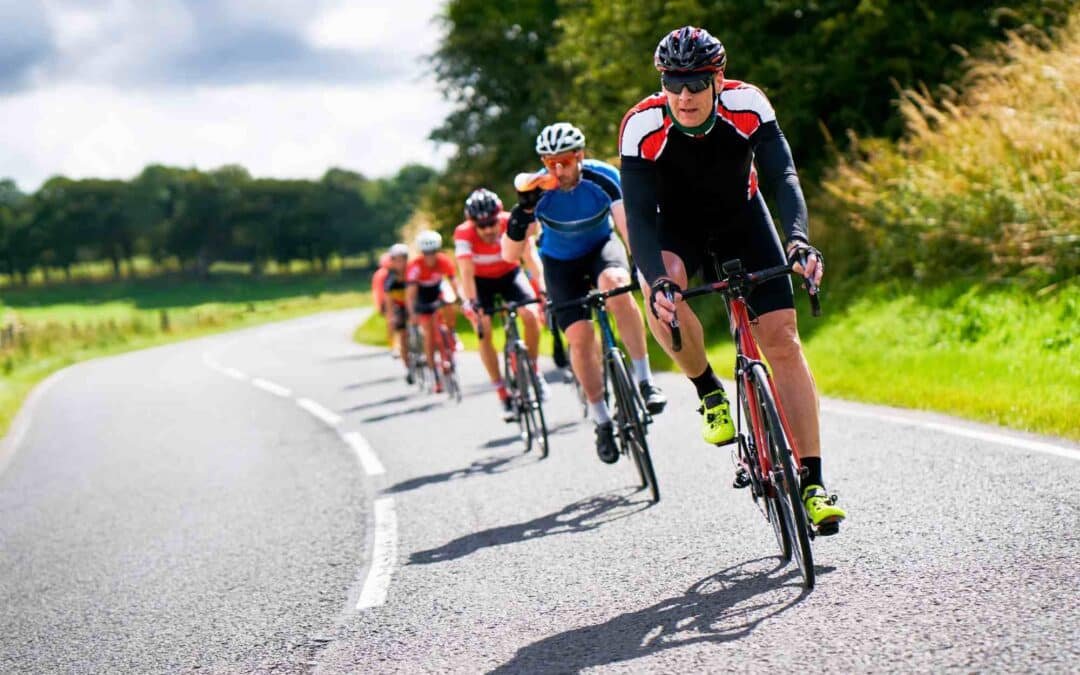 Cómo deben circular los ciclistas en carretera: Guía completa para la seguridad vial