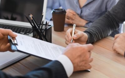 Firmar un documento en el trabajo: alerta ante la posible trampa de tu jefe