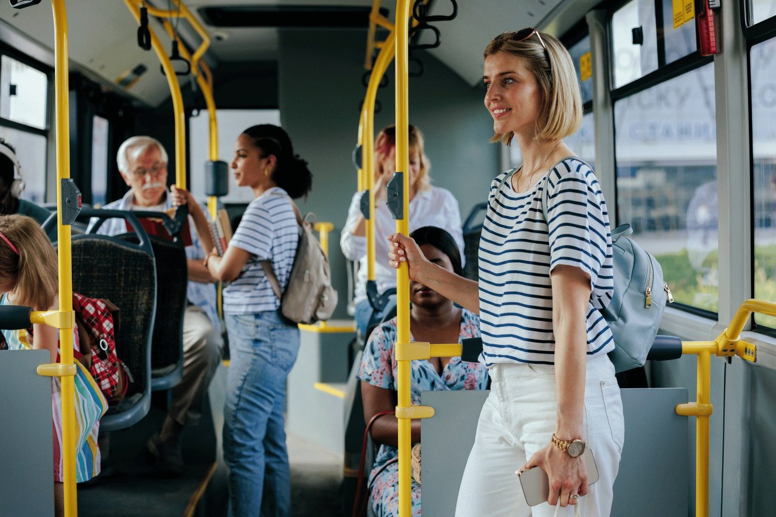 Cómo viajar en transporte público y sobrevivir en el intento en horas punta