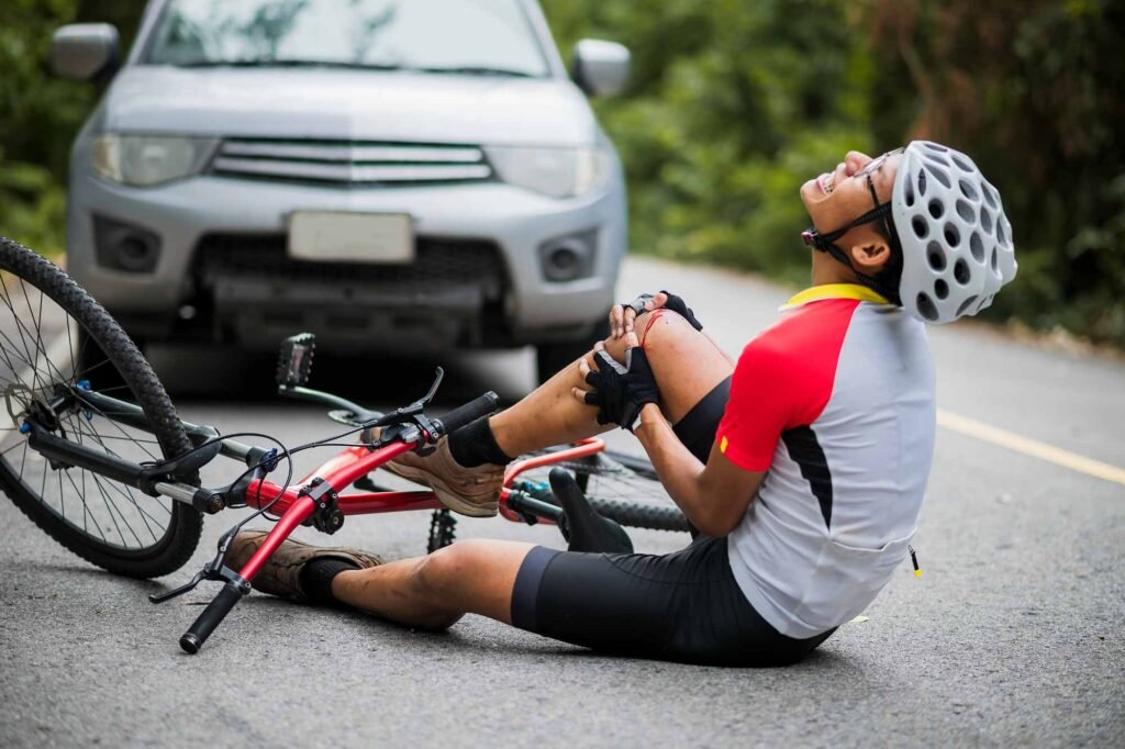 MAXIMIZAMOS - Errores que debe evitar tras un accidente -ciclistas de carretera - motoristas