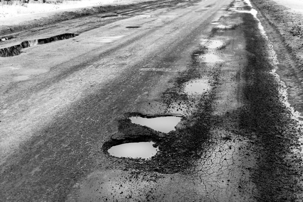 accidente-por-mal-estado-de-la-calzada-reclama-con-éxito-hueco-maximizamos.es