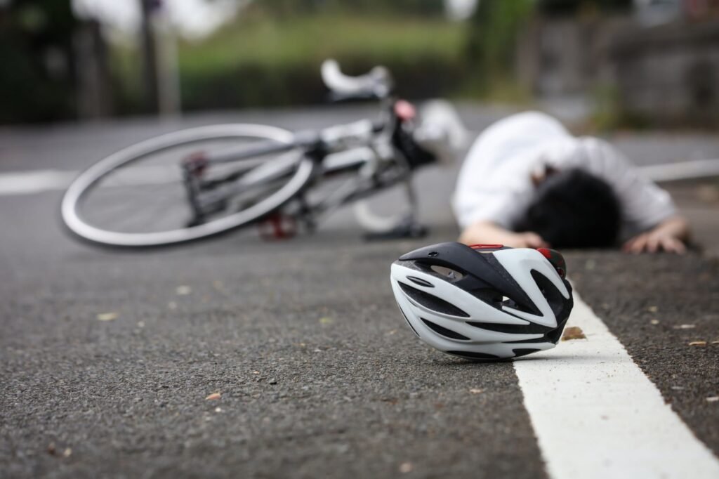 abandono-del-lugar-del-accidente-es-un-delito-ciclista-atropellado-maximizamos.es